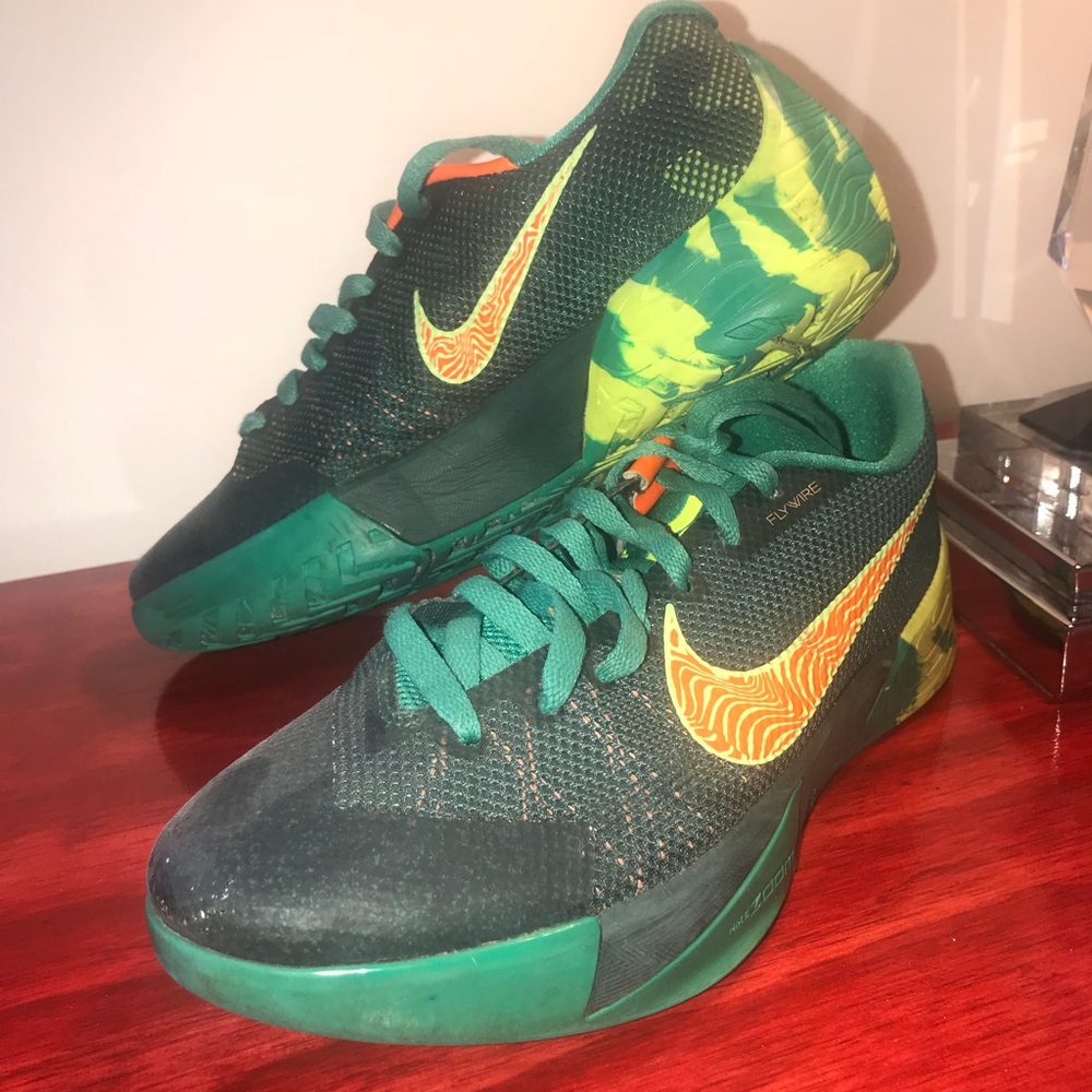 NIKE Zoom Flywire 8.5